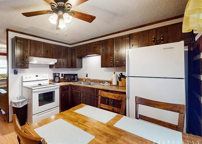 2 Bed 2 Bath Vacation Home In Whittier II