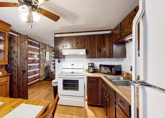 2 Bed 2 Bath Vacation Home In Whittier II